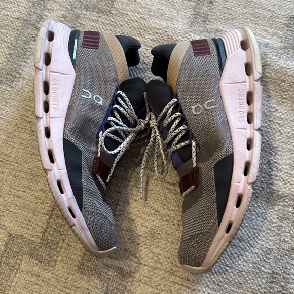 On Running cloudnova women’s size 9.5 - Picture 4 of 6